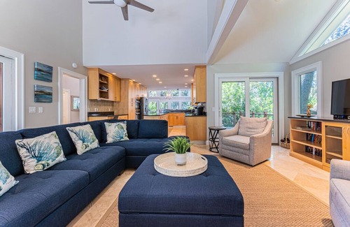 Beach Lagoon Casa | 100 Steps to Beach | Sea Pines Home | PRIVATE Pool & Hot Tub | Beach Chairs