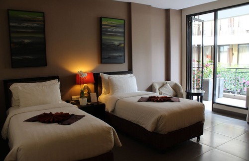 Sunset Road Hotel | 100 Sunset Hotel