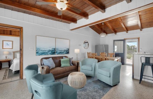 Toilla Segunda Casa | 100 yards from the Gulf 4 Bedroom Retreat