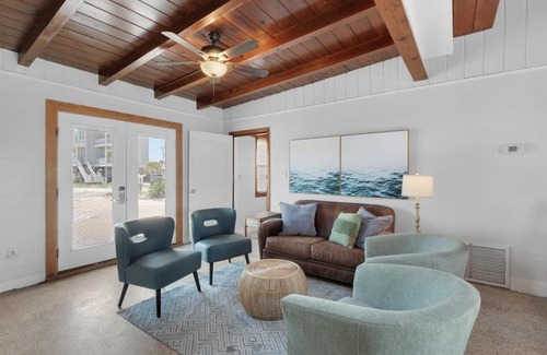 Toilla Segunda Casa | 100 yards from the Gulf 4 Bedroom Retreat