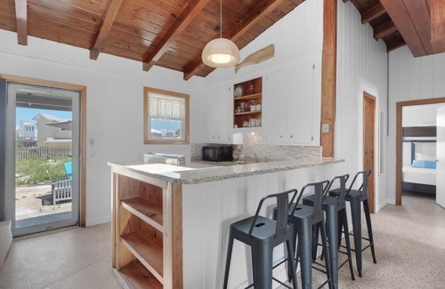 Toilla Segunda Casa | 100 yards from the Gulf 4 Bedroom Retreat