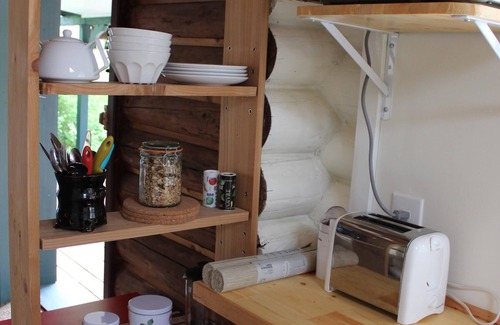 Ganges Cabina | Cabaña de troncos de 100 años restaurada con amor, con baño y cocina nuevos