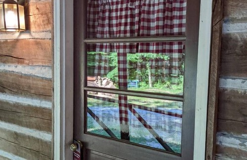 Taswell Cabina | 100+ Year Old Cabin! Attention Antique Lovers and History Buffs!