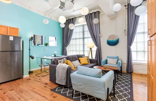 Downtown Apartamento | 100 Year-Old Historic Brick 2BR Loft High Ceiling5