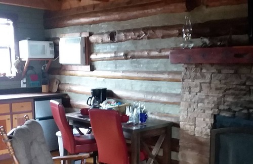 Eureka Springs Cabina | Cabaña de madera de 100 años de edad, pase su fin de semana especial con nosotros