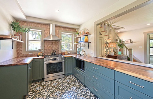 Bradenton Casa | 100 yr old Stone House near beaches and downtown Bradenton with a heated pool