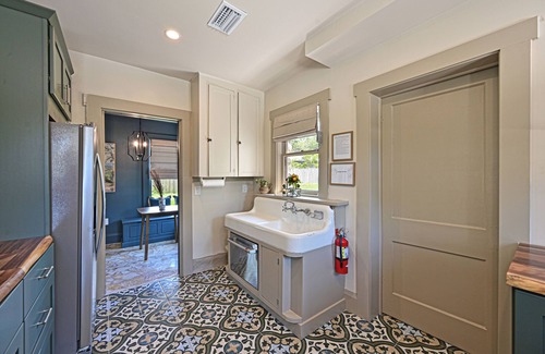 Bradenton Casa | 100 yr old Stone House near beaches and downtown Bradenton with a heated pool