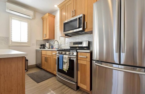 Balboa Peninsula Apartamento | 1000#1 Contemporary Home w/Parking, Grill, & AC!