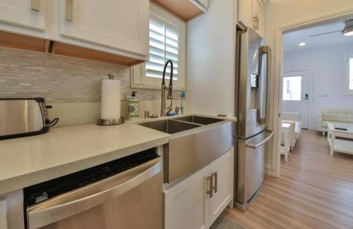 Balboa Peninsula Apartamento | 1000#5 Premier Modern Home w View, Parking, and AC