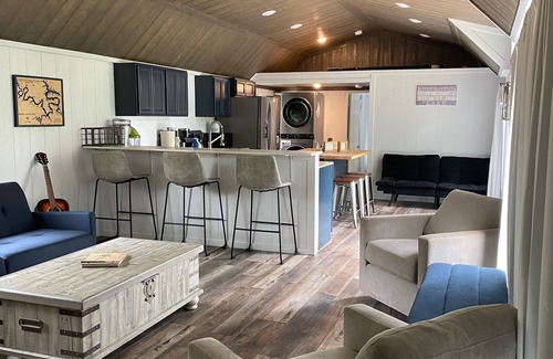 Lake of the Ozarks Cabina | 1000 Ft Quiet Lakefront w/ Kayaks, Fishing, Hiking Creek, Hunting & Private Dock
