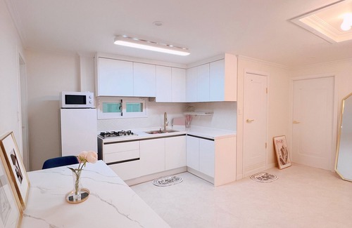 Seongsu Casa | 1000 sqft exclusive accommodation located 10 minutes away from Seongsu Station!