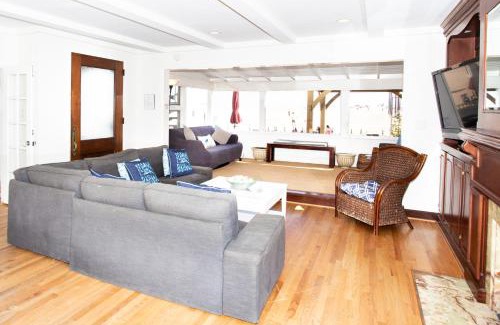 Balboa Peninsula Casa | 1002 E Oceanfront