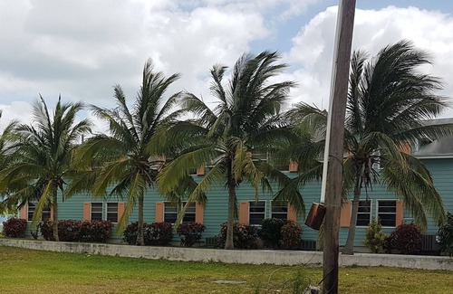 Spanish Wells Apartamento | 100ft from the most beautiful beach and crystal clear water, with free golf cart