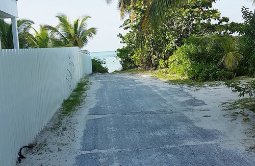 Spanish Wells Apartamento | 100ft from the most beautiful beach and crystal clear water, with free golf cart