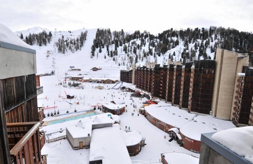 Macot-la-Plagne Apartamento | 100m from ski slopes, 9th floor, view ski slopes, swimming pool, balcony, tv, ski locker, 35m²