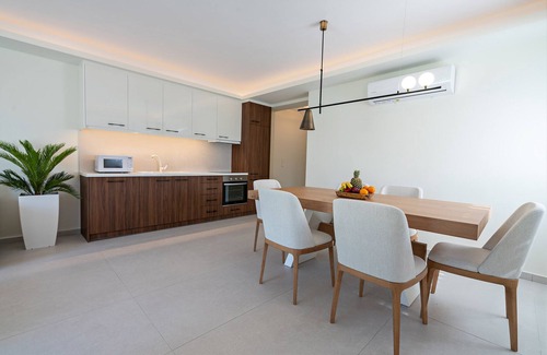 Rethymno Villa | A 100 m de la playa, jacuzzi, piscina, ping pong, sauna y gimnasio, tumbonas privadas.