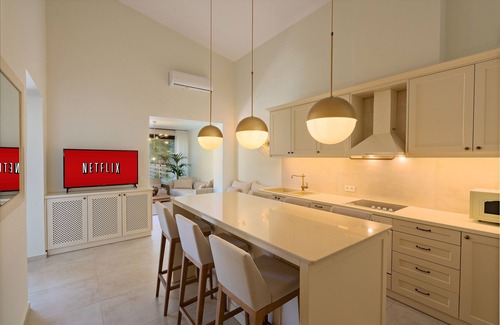 Rethymno Villa | A 100 m de la playa, piscina para niños, ping pong, sauna y gimnasio, tumbonas privadas.