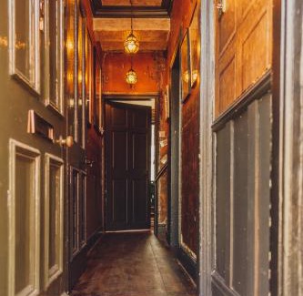 York Casa | 101 House At The End. Witchcraft & Wizardry House