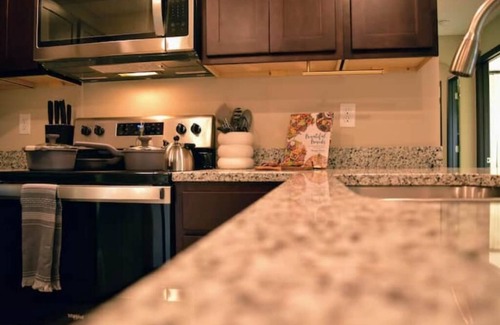 Rosemount Apartamento | 101 - New, Modern & Comfortable 2 Bedroom Apt