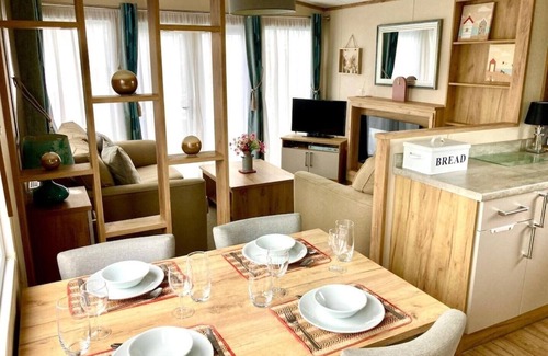 Bude Cabina | 102, Duckpool- a comfortable, spacious modern holiday home, close to amenities