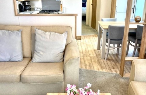 Bude Cabina | 102, Duckpool- a comfortable, spacious modern holiday home, close to amenities