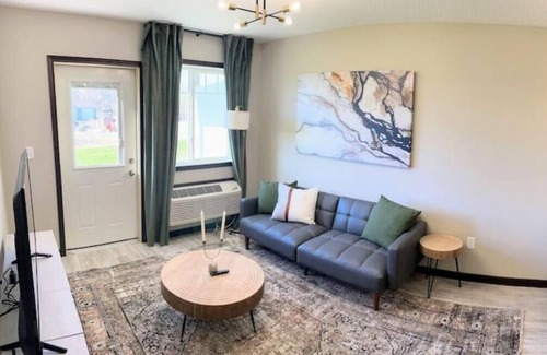 Rosemount Apartamento | 102 - New, Modern & Comfortable 1 Bedroom Apt