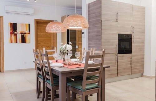 Sliema Apartamento | 102 Seafront 3Bed Sliema with pool by Homely