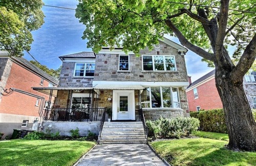 Cote-Des-Neiges—Notre-Dame-De-Grace Apartamento | # 102 cálido y amueblado con buen gusto