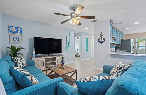 Pinellas Park Casa | 102nd Pinellas Park home w/ screened POOL