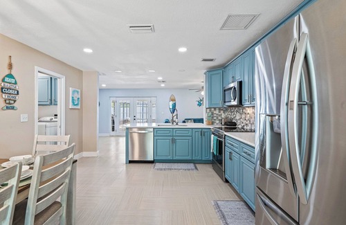 Pinellas Park Casa | 102nd Pinellas Park home w/ screened POOL
