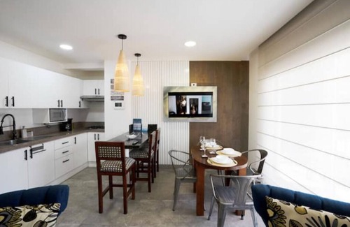Barrio Urdesa Condominio | 103 1BR/1BA PragaApts Parking US Consulate