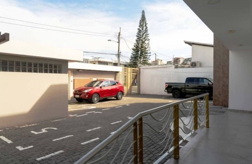 Barrio Urdesa Condominio | 103 1BR/1BA PragaApts Parking US Consulate