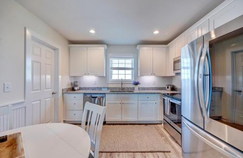 Surf City Apartamento | 103 Queen ADA & Pet Friendly Suite, 1st Floor Sundown