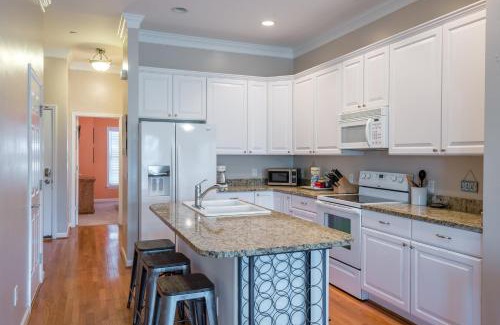 Waters Edge Casa | 103 WATERS EDGE ~ 3Bed/3Bath Townhouse~ Pool~Fishing Dock