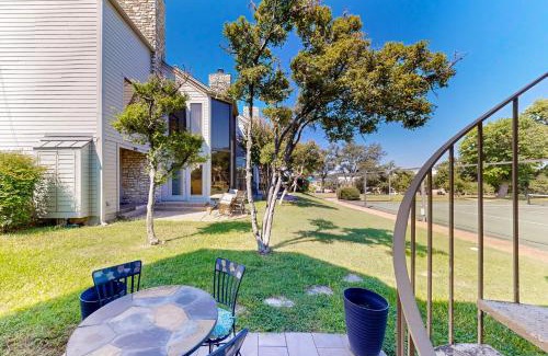 Lakeway Apartamento | 104 World of Tennis Square #104