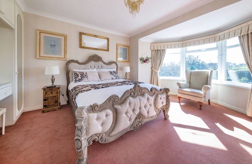 Batley Casa | 105 Setup for Your Most Relaxed & Amazing Stay + Free Parking + Free Fast Wifi