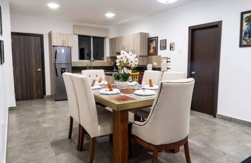 Barrio Urdesa Condominio | 106 - Consulate USA *Parking* Prague Apts 3 pax