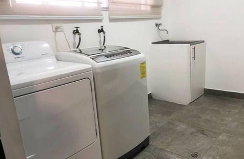 Barrio Urdesa Condominio | 106 - Consulate USA *Parking* Prague Apts 3 pax