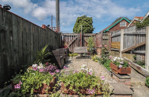 Guisborough Cabaña | 106 WESTGATE, pet friendly, with open fire in Guisborough