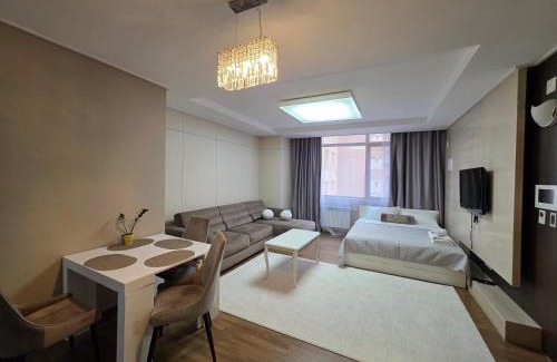 Almaty District Apartamento | 108 ТОП ЛОКАЦИЯ для НЕКУРЯЩИХ, посольство США 2х на 1-6 гостей с 2-мя кроватями и раскладной диван