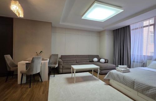 Almaty District Apartamento | 108 ТОП ЛОКАЦИЯ для НЕКУРЯЩИХ, посольство США 2х на 1-6 гостей с 2-мя кроватями и раскладной диван