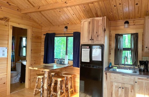 Logan Cabina | 108) Jay Log Cabin. Close to Hocking Hills State Park and more!