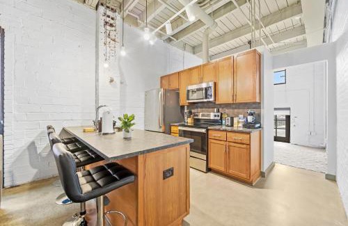 Downtown Cleveland Apartamento | 108- The Cozy Comfy Spacious Loft Wi-Fi Parking Cafe