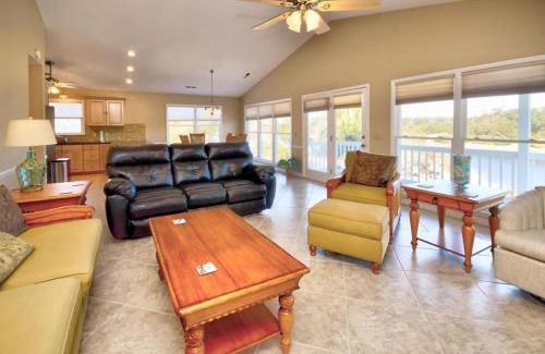 Long Beach Casa | 108 W Yacht Drive