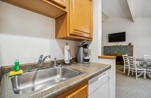 West Bridgewater Hotel | Suite Deluxe de 2 habitaciones con cama grande en el primer piso con piscina climatizada