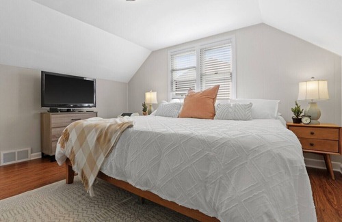 Wauwatosa Casa | 10min to DT + Fire Pit + Home Gym + Shuffleboard