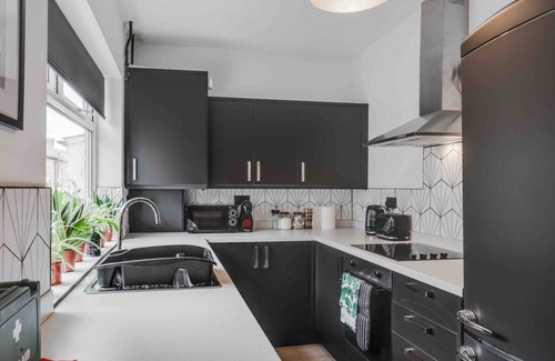 Everton Casa | 3 Mins to Stadium | W/M | Dishwasher | Sofa Bed