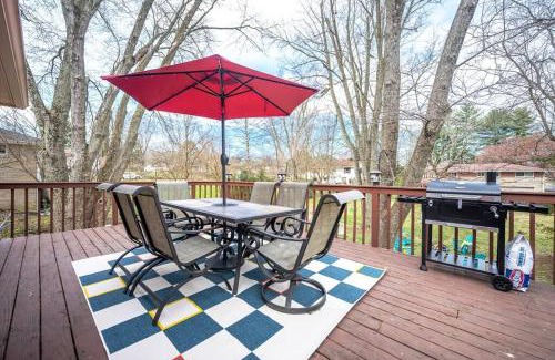 Bloomington Casa | 10mins to IUB: 4bd - Karaoke - Pickleball