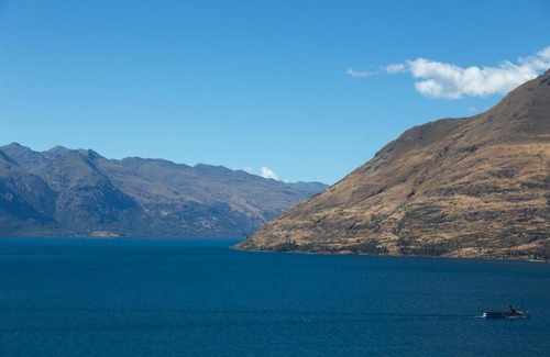 Fernhill Villa | 11 Aspen Grove by MajorDomo - Stunning Lake Views and Spa Pool