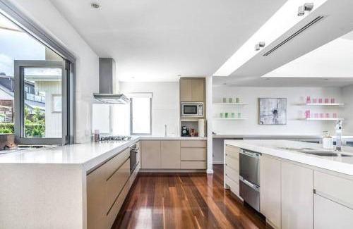 East Gosford Casa | 11 East Gosford Luxury Waterfront House with Private Wharf